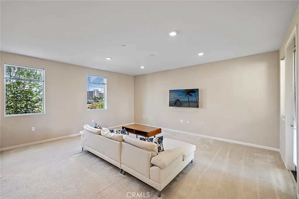 2 bed, 2.0 bath, 1483 sqft, $4,200 — Photo 3