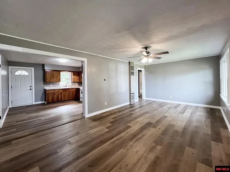42 County Road 1159 — Photo 4