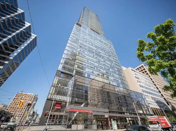 488 University Ave #4802, Toronto, ON M5G 0C1