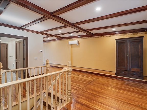 4th image of 176 Main St #301