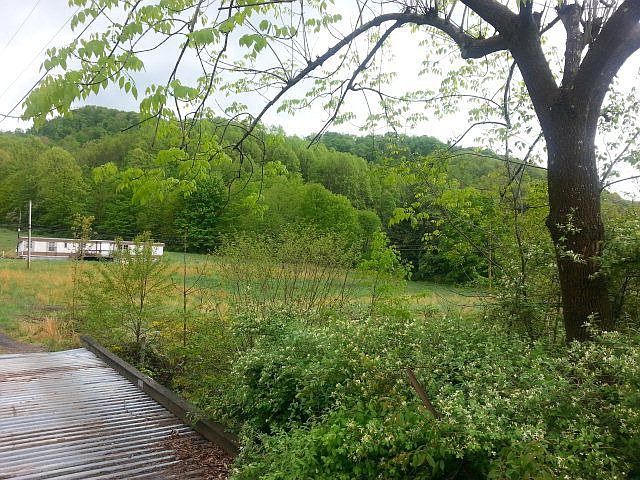 2nd image of 2881 Turnpike Rd