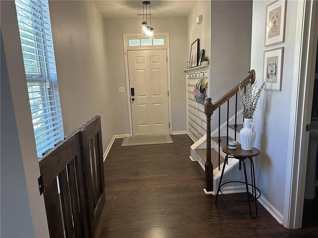3 bed, 2.5 bath, 2170 sqft, $2,700 — Photo 3