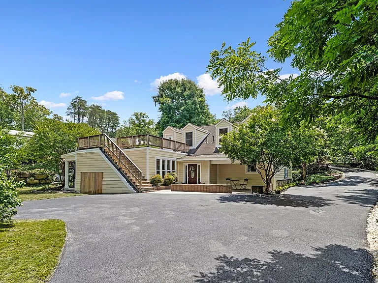7712 Dolly Dr — Photo 2