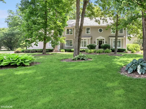 29845 N Forest Lake Ln, Libertyville, IL 60048