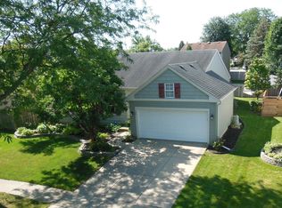 25 McKinley Ln, Streamwood, IL 60107
