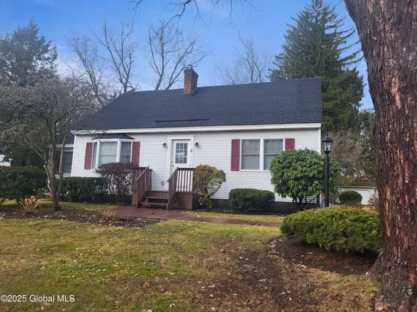 8 Vagele Lane, Glenmont, NY 12077