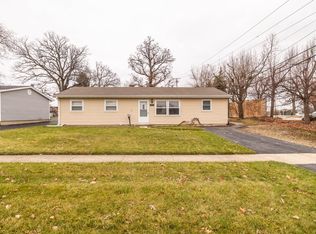 36073 N Oakwood Dr, Gurnee, IL 60031