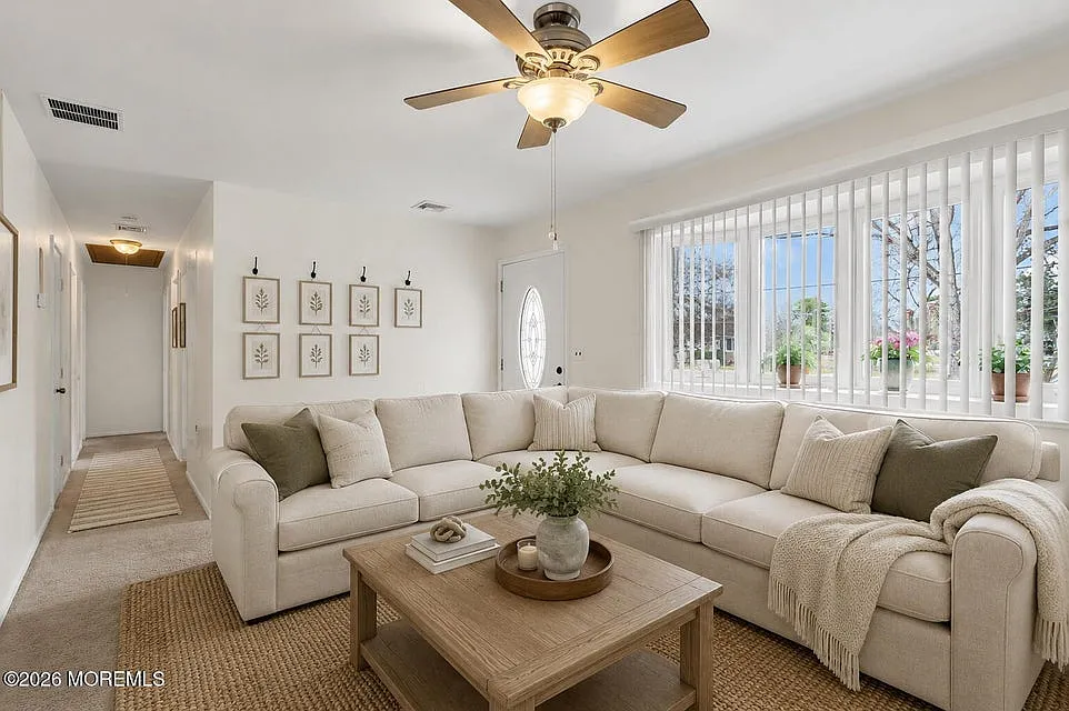 3 bed, 1284 sqft, $3,100 — Photo 2