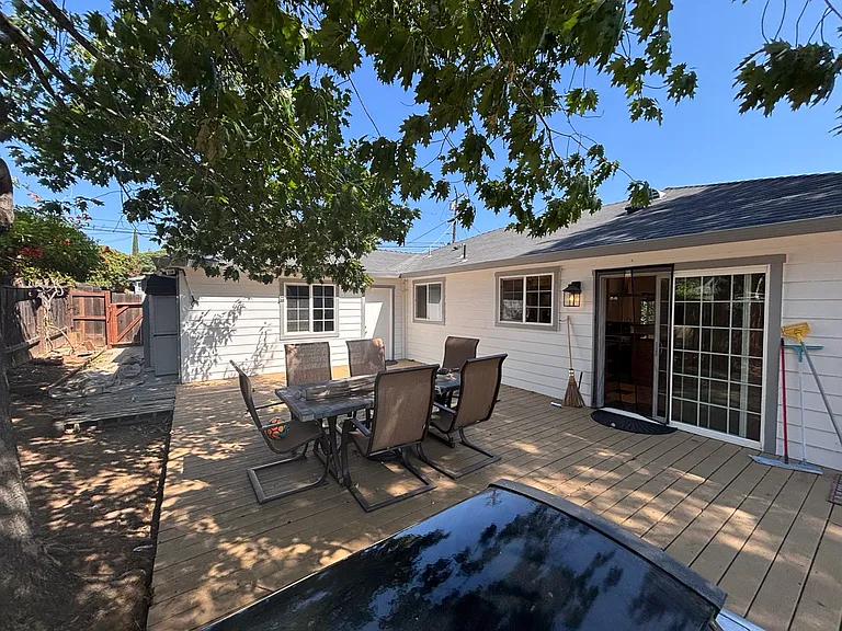 1637 Garnet Ln — Photo 19