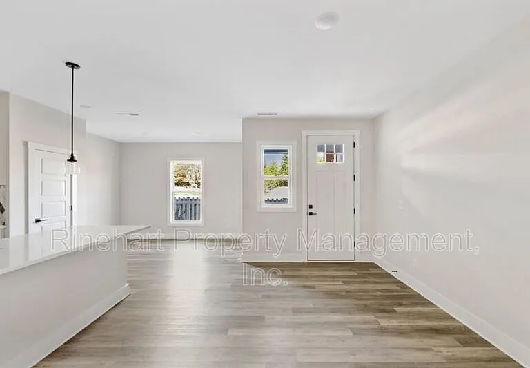 648 Melville Dr — Photo 14