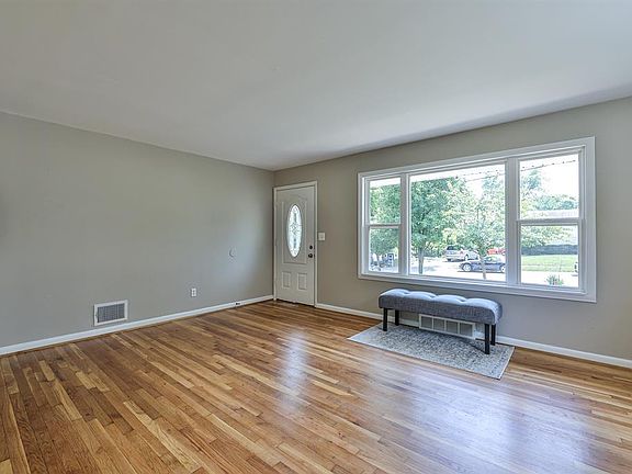 2nd image of 2427 Rainbow Ct