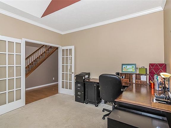 3rd image of 8901 Sommerwood Dr