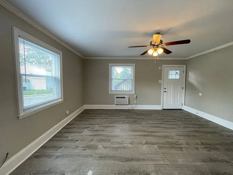 838 Bryan Ave — Photo 4