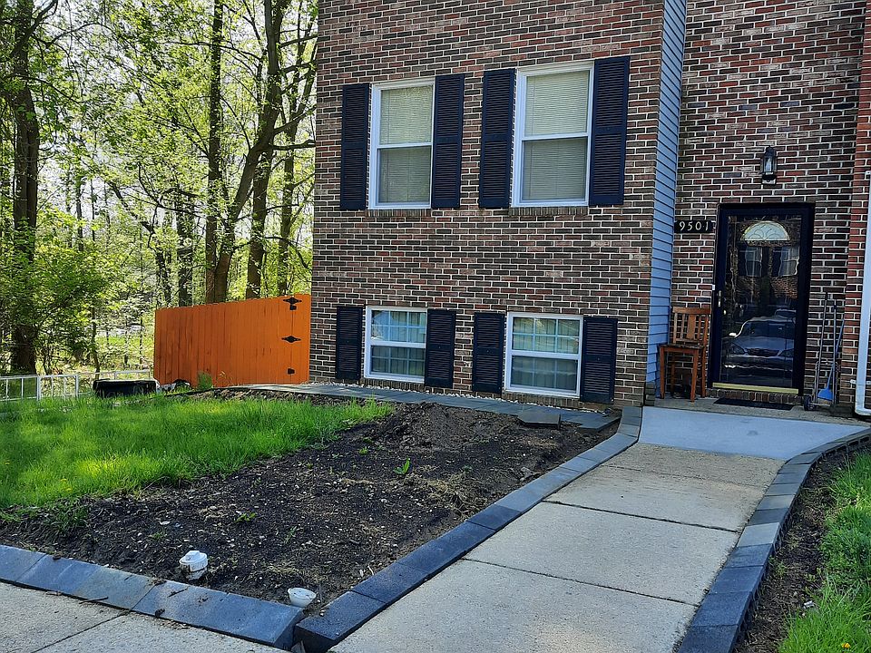 Front of end-row townhouse