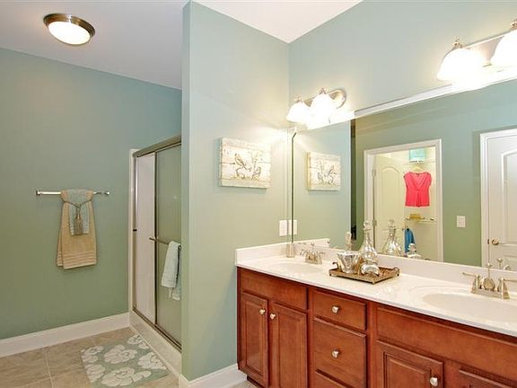 The Waverleigh Owner s Bathroom