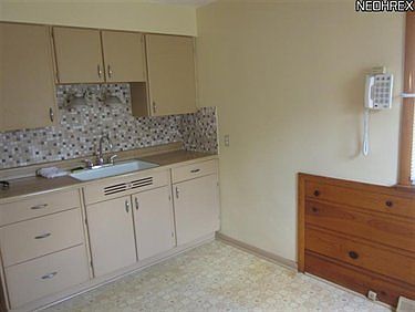 5th image of 16811 Puritas Ave