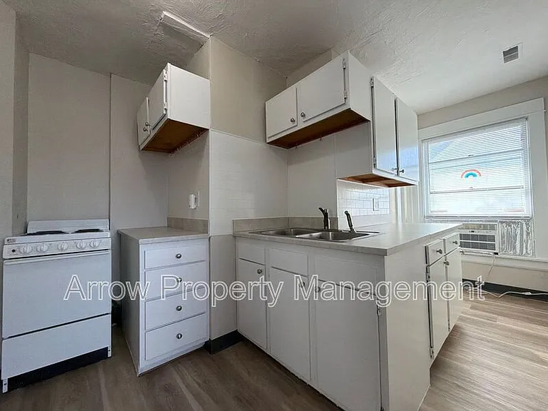 2121 Washington St #4 — Photo 4