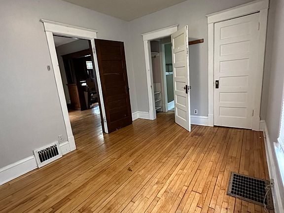 4th image of 1095 18th Ave SE #3