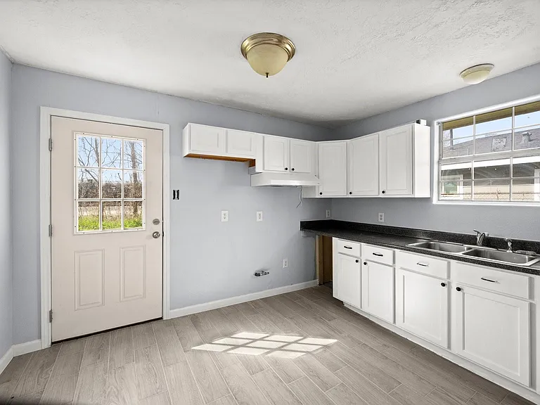 5607 Barton St — Photo 15