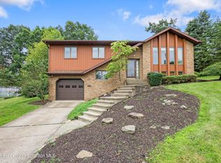 7 Sharon Dr, Moosic, PA 18507