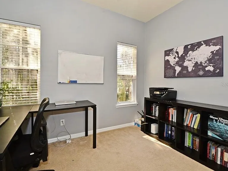 1042 N Hampton Ave — Photo 29