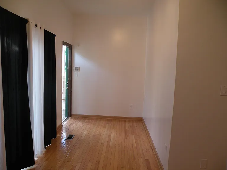 5716 Howe St #4B — Photo 20