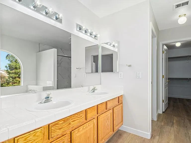 1338 E Grovers Ave — Photo 26