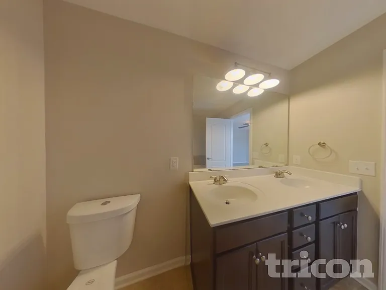1048 Silverberry St — Photo 7