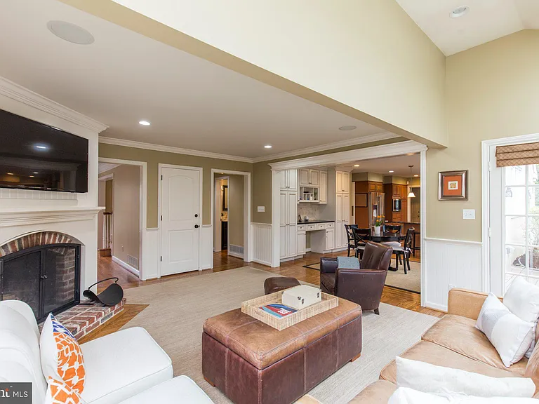 101 Woods Ln — Photo 13