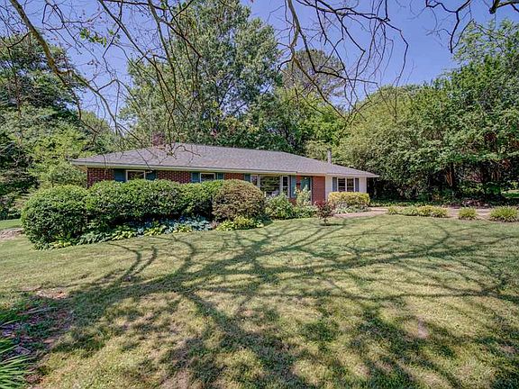 3rd image of 110 Anita Dr