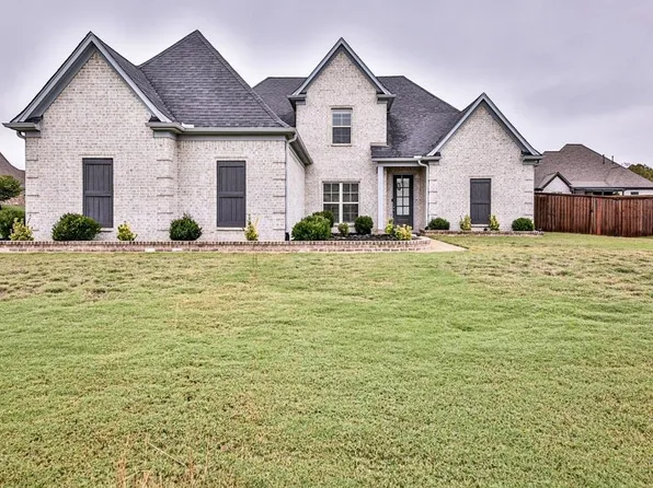 225 Country Brook Dr, Oakland, TN 38060