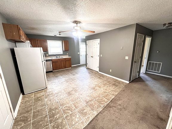 3rd image of 1404 Valleywood Dr #A