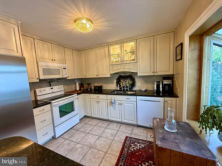 110 Annapolis St #A — Photo 10