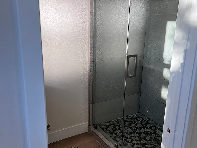 1327 Spazier Ave — Photo 9
