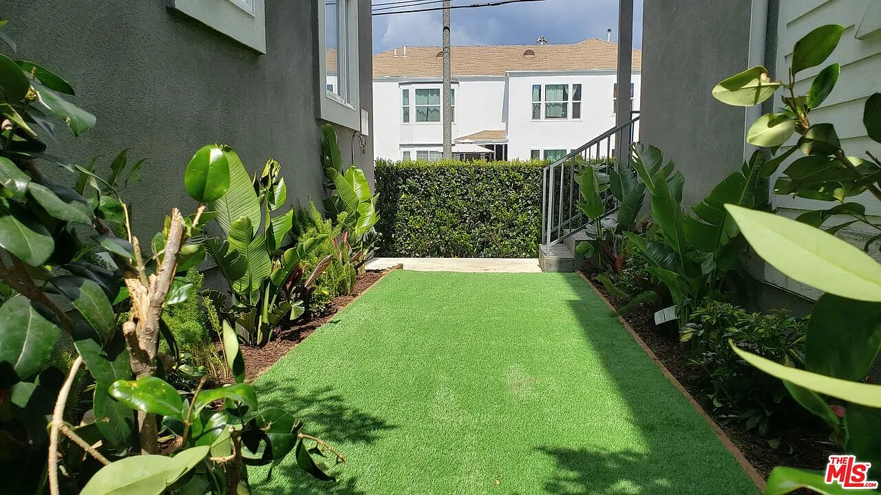3 bed, 2.0 bath, 1300 sqft, $3,400 — Photo 1
