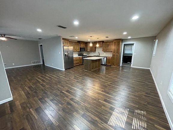 5th image of 411 W Louisa Ave