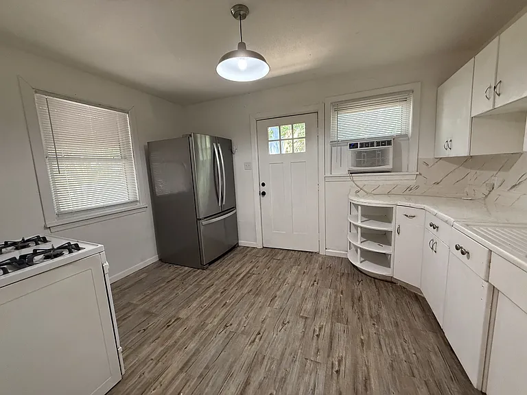 710 F St NW — Photo 3