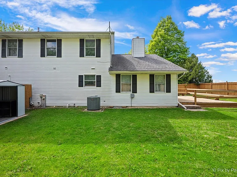702 N View St — Photo 36