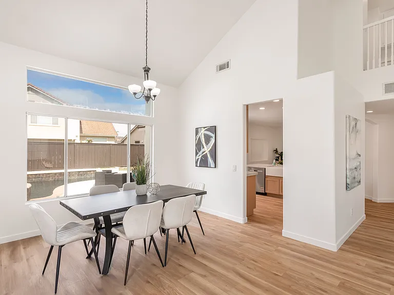 230 Del Mesa St — Photo 2