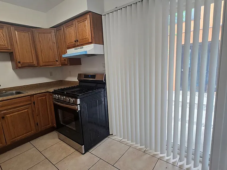 1832 Buena Vista Dr SE #A — Photo 4