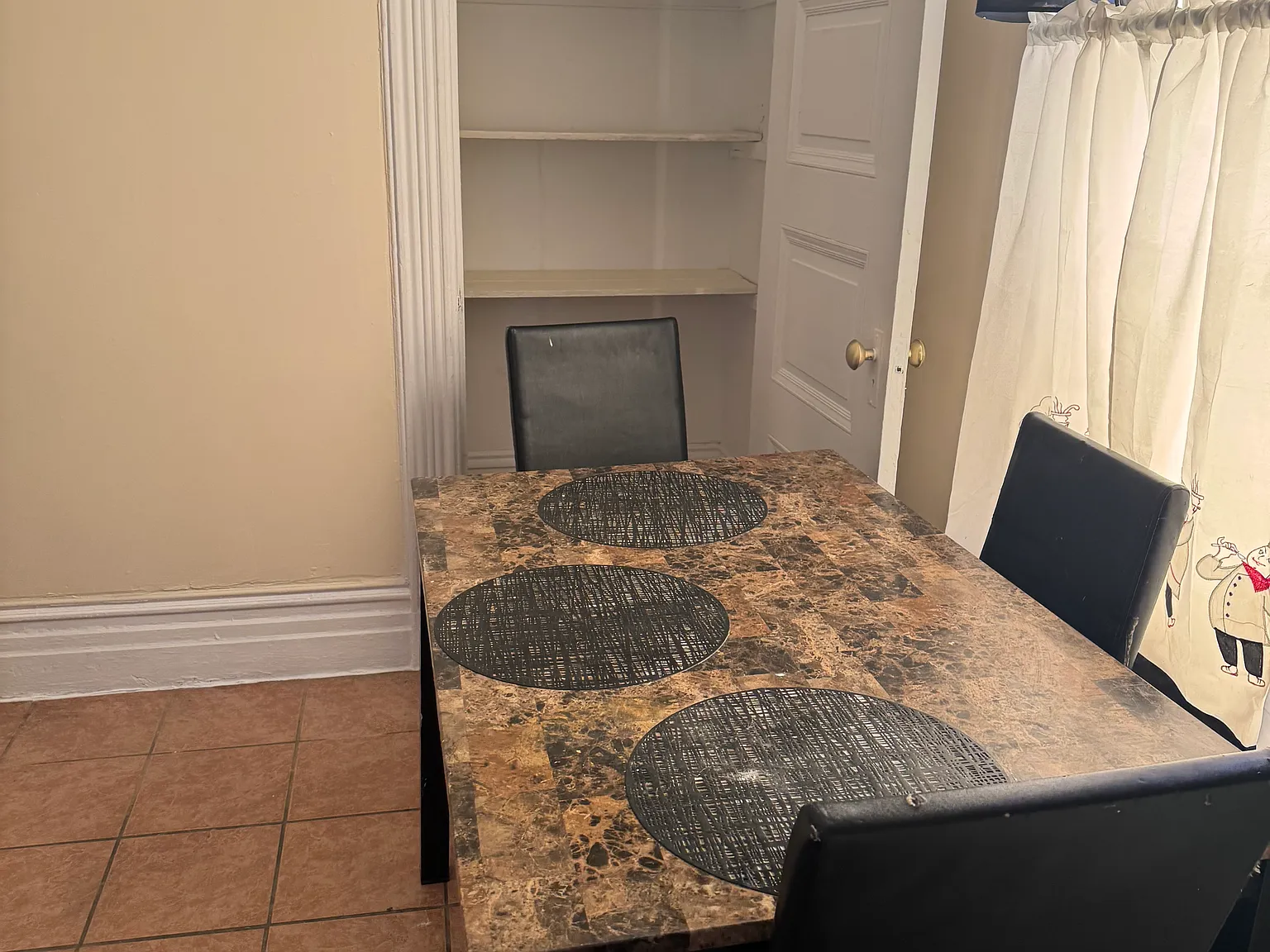 1 bed, 1200 sqft, $1,000 — Photo 2