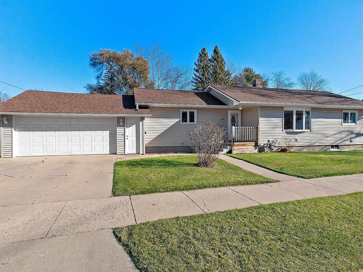506 E Front St, Peshtigo, WI 54157 | Zillow