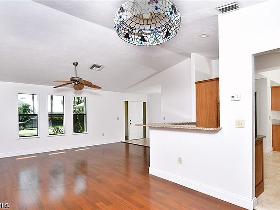 5th image of 11477 Longshore Way W