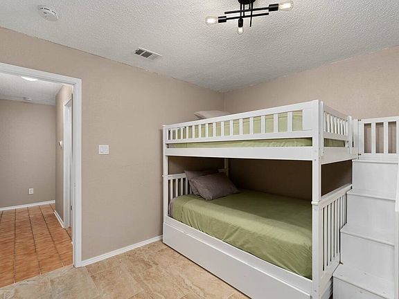 5th image of 808 Lazy Creek Ln