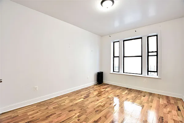 Rented by Clove Realty LLC | media 18