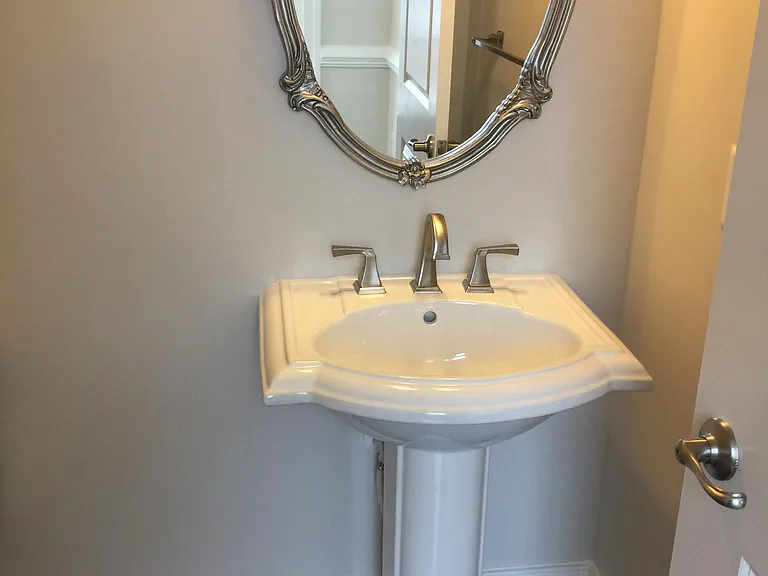 401 Gladstone Ct — Photo 12