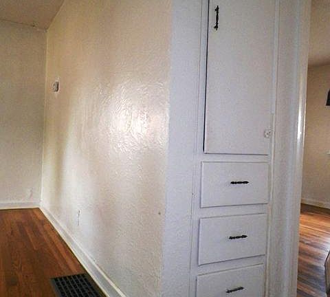 4th image of 1432 Elmdale Dr
