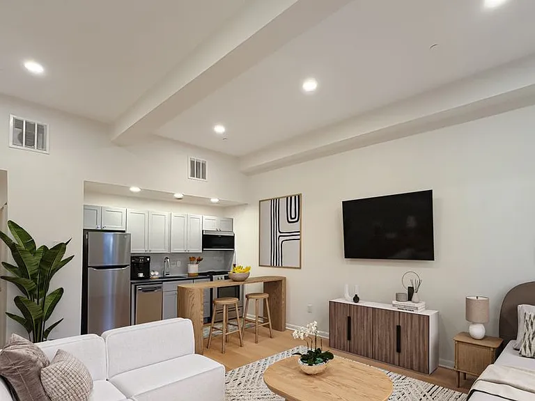 Franklin House Apartments — Photo 32
