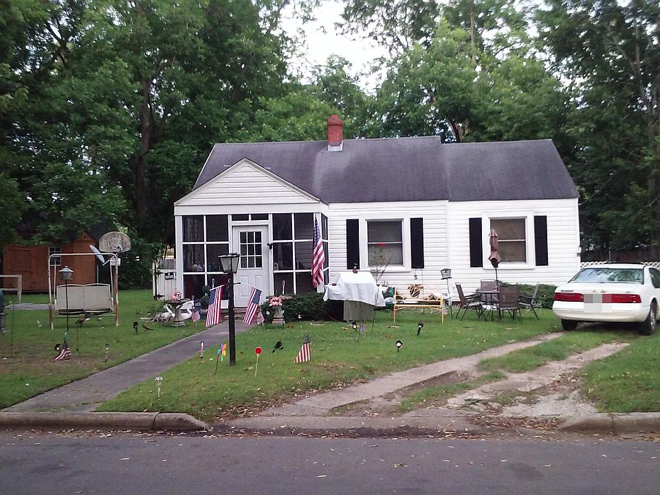 1st image of 210 Arlington Cir