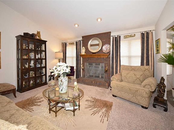 4th image of 4043 Les Cherbourg Ln
